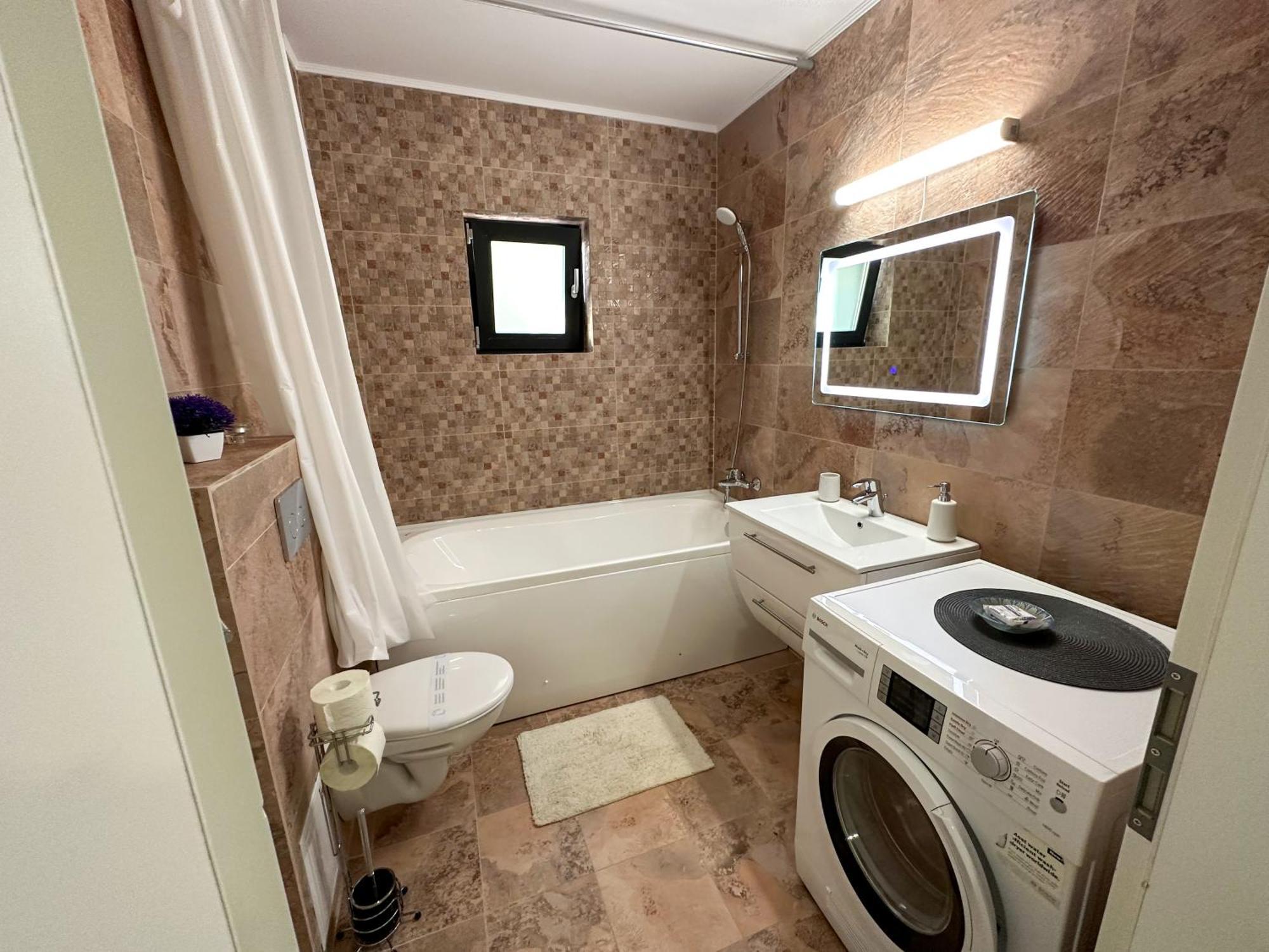 Zim Family Airport Apartment