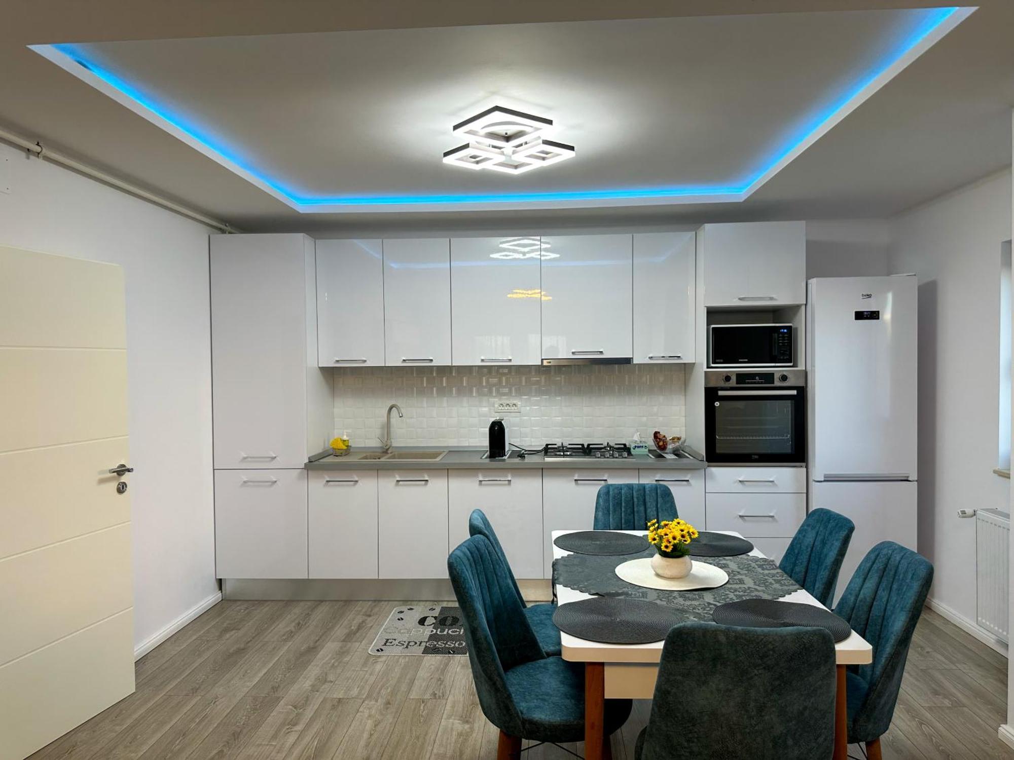 Zim Family Airport Apartment